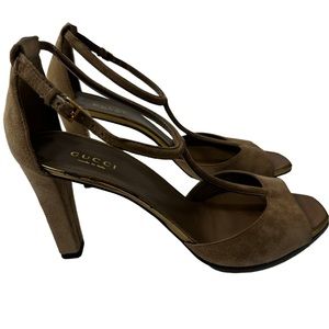 Gucci velvet sandals heels Sz 37 1/2 USA 7.5